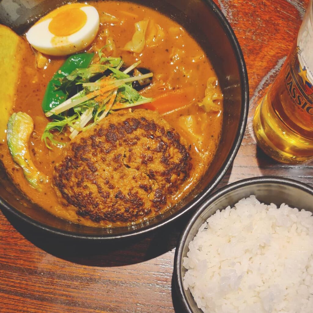 showing the soup curry served at the restaurant in Hokkaido 