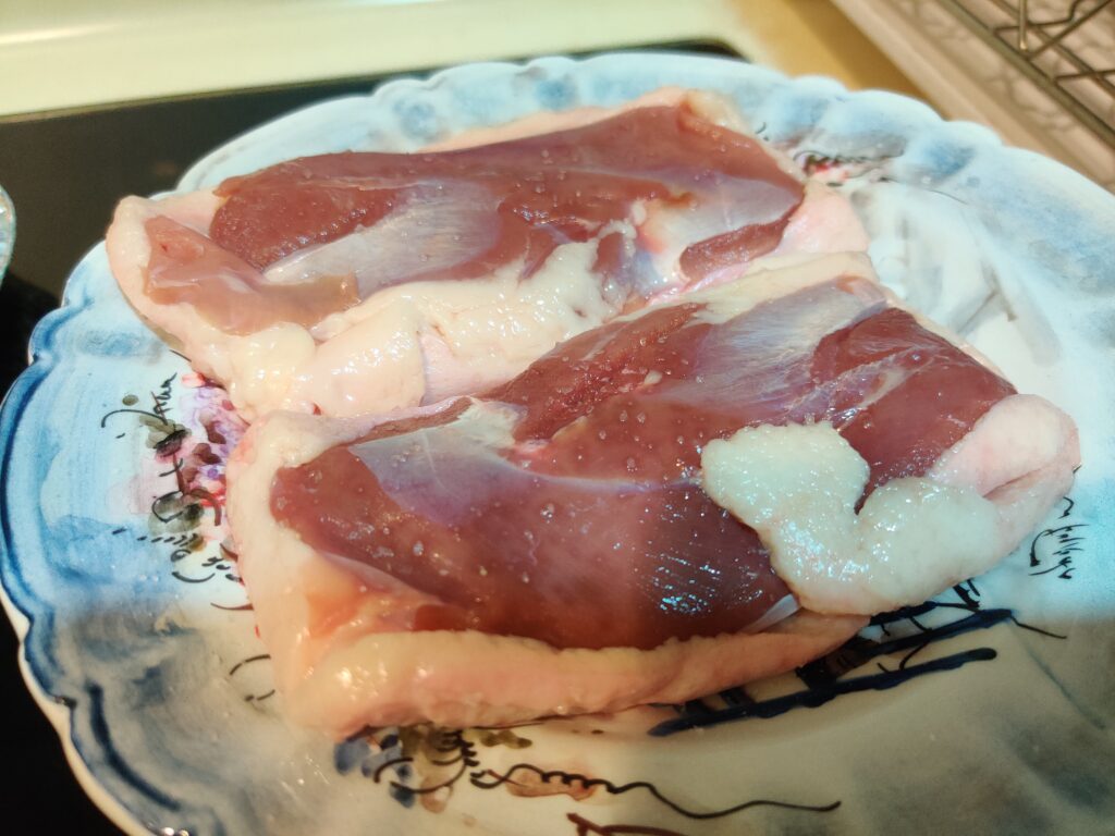 showing lightly salted duck breast flesh 