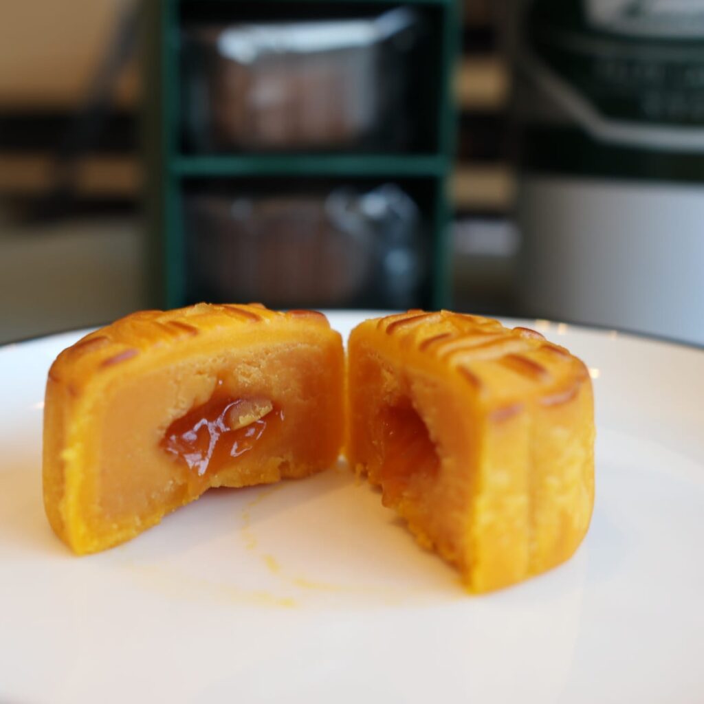 Showing the lava custard of the mooncake