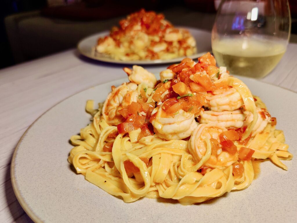 Prawn linguine with tomato (anchovy) sauce